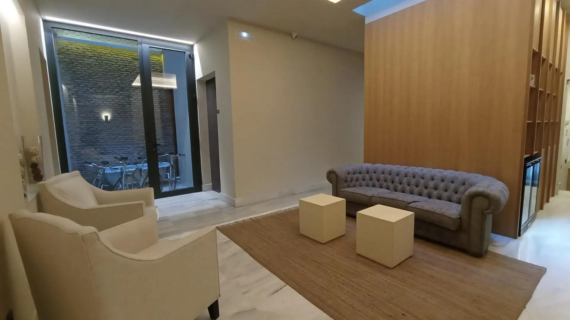 Uma Suites Parada Del Marques Sevilla 3*,  Spanien